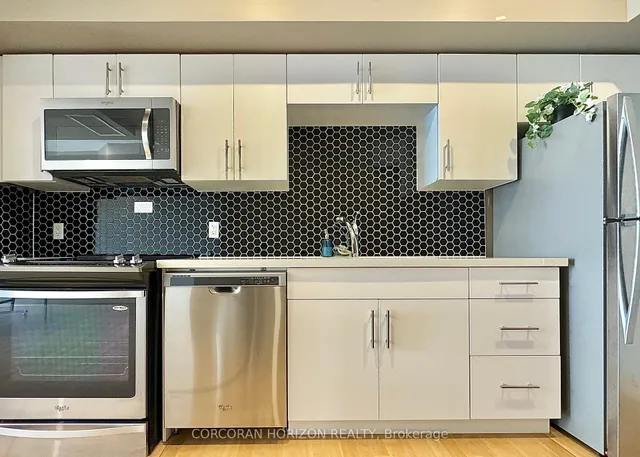 Additional image 29 of 690 KING St Unit 606