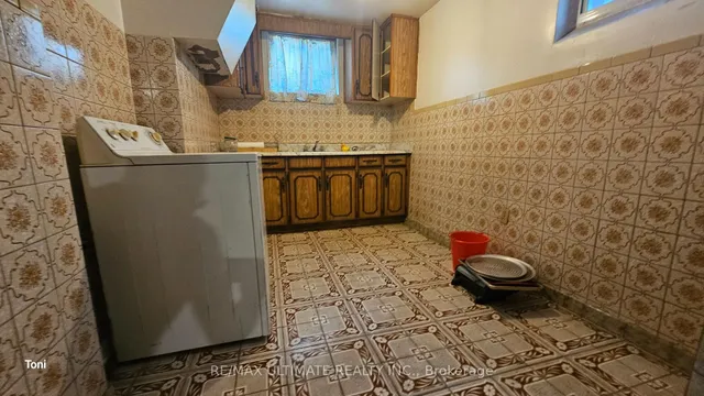 Additional image 21 of 300 Earlscourt Ave