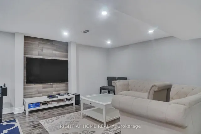 Additional image 36 of 39 Walbrook Rd