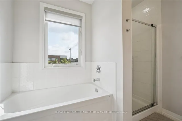 房产图片 29 - 755 Banks Cres