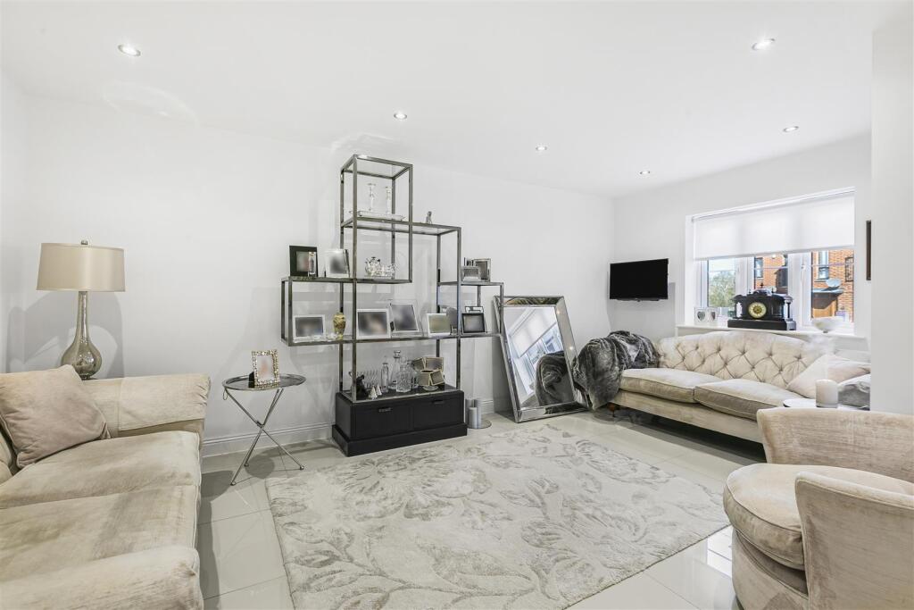 Additional image 4 of Green Close, Brookmans Park, AL9