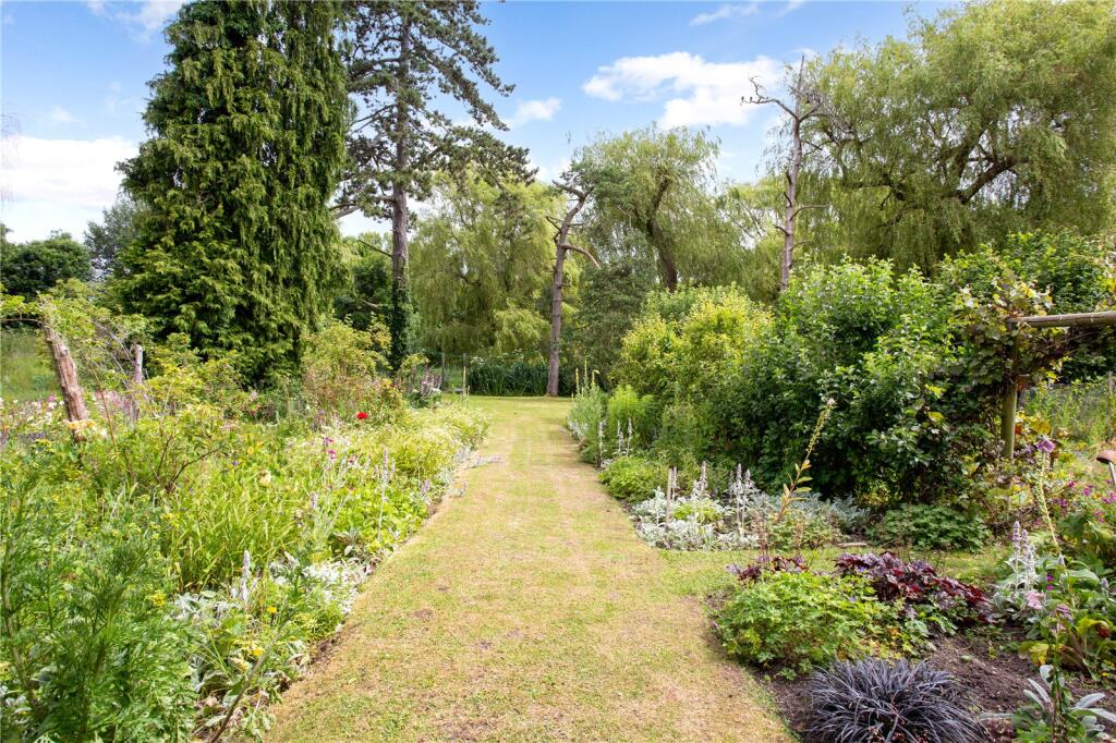 Additional image 19 of Ash Grove, Wheathampstead, St. Albans, Hertfordshire, AL4