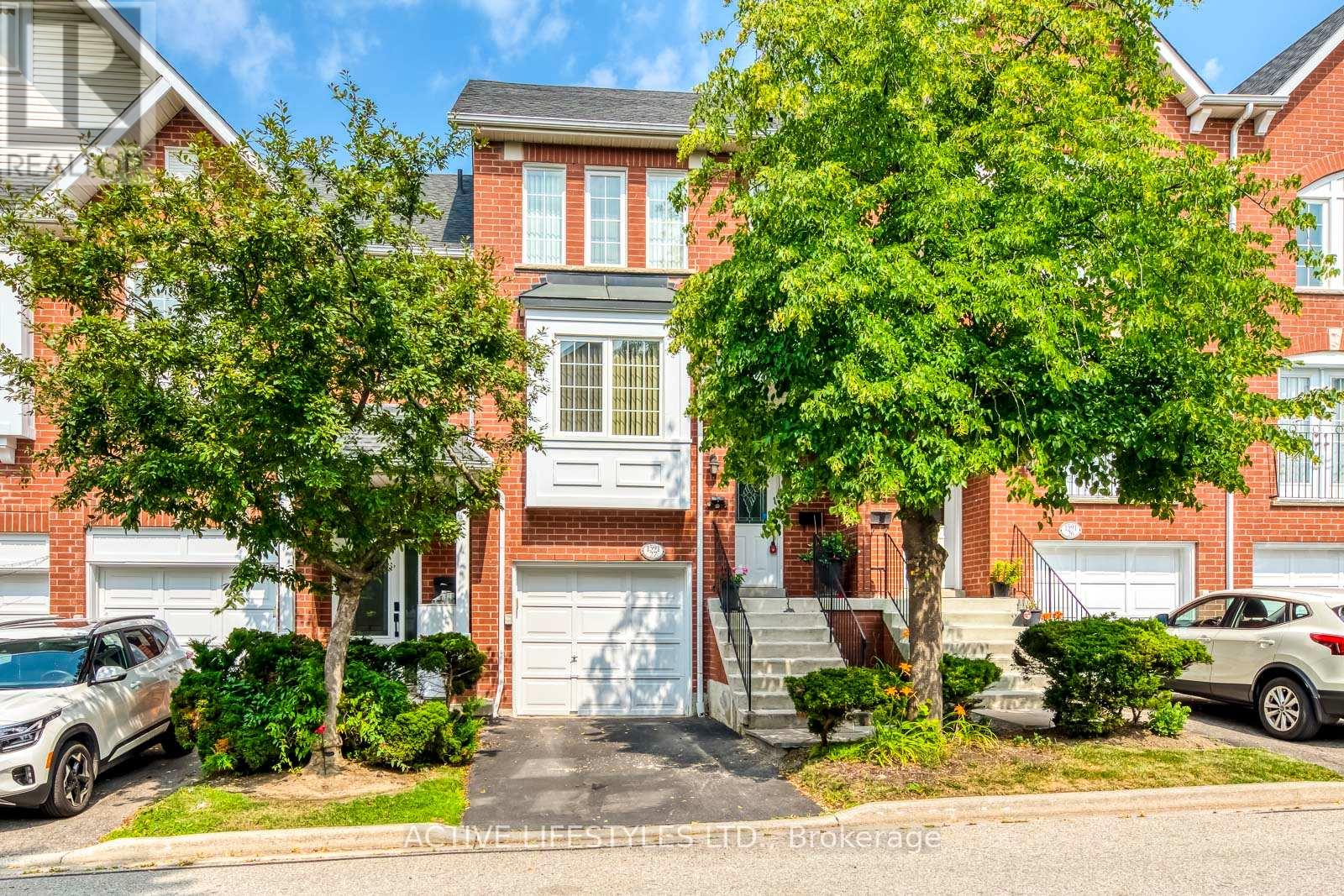 Property image for 27 - 1591 SOUTH PARADE COURT|Mississauga (East Credit), Ontario L5M6G1