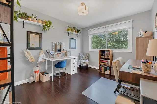 Additional image 26 of 1550 Newlands Cres Unit 11