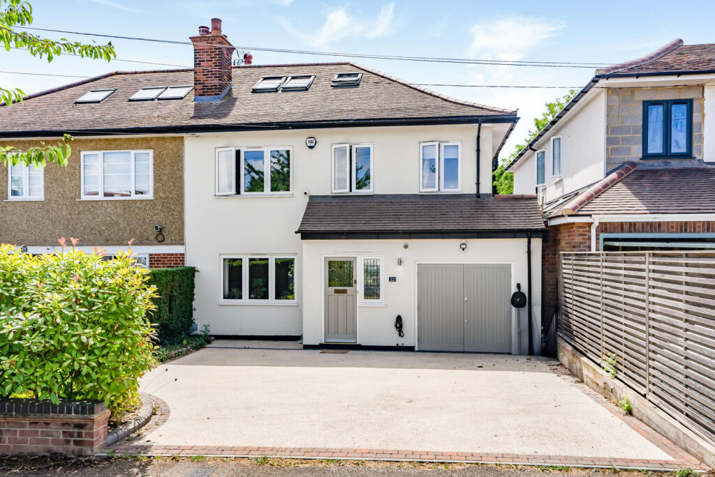 Kingshill Avenue, St. Albans, Hertfordshire, AL4