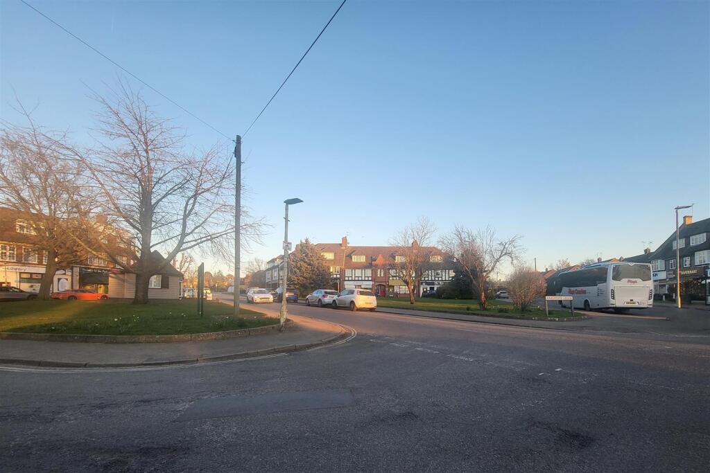 Additional image 27 of Green Close, Brookmans Park, AL9