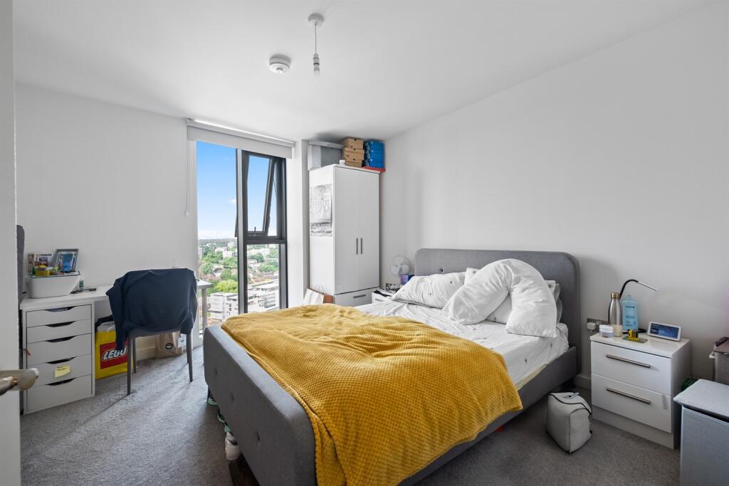 Additional image 4 of The Bank Tower II, B16