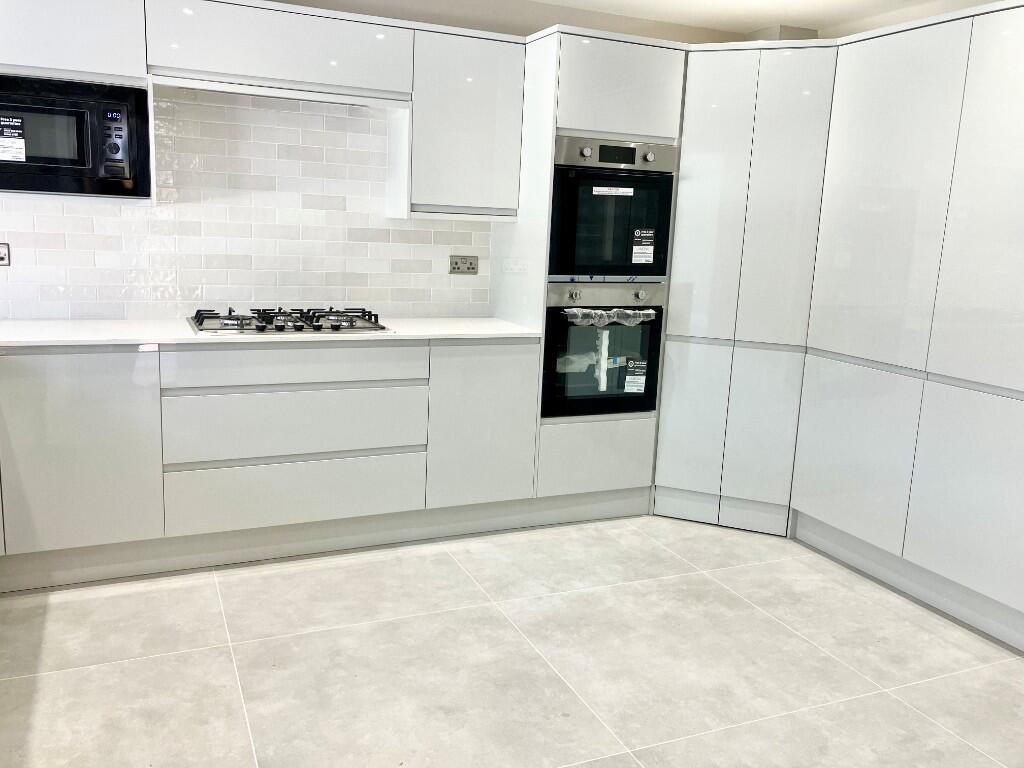 Additional image 4 of Batchwood Drive, St. Albans, Hertfordshire, AL3 5SB