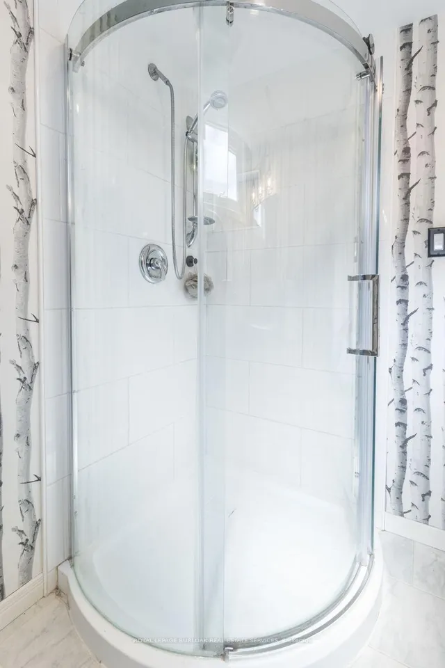 Additional image 33 of 2217 Lancaster Cres