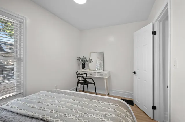 Additional image 15 of 102 Gibson Ave