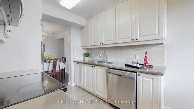 Additional image 13 of 18 Parkview Ave Unit 906