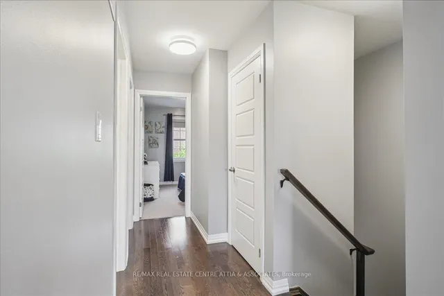 房产图片 24 - 755 Banks Cres