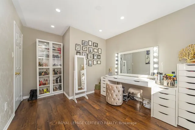 Additional image 34 of 53 Vintage Gate