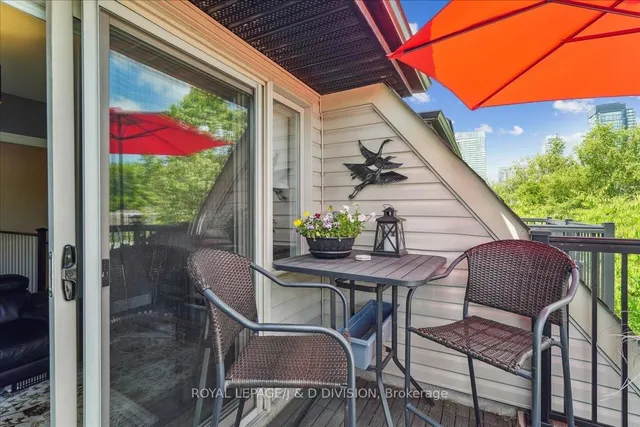 Additional image 27 of 361 Roehampton Ave