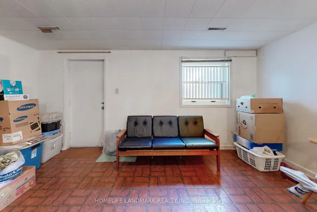 Additional image 40 of 32 L'amoreaux Dr