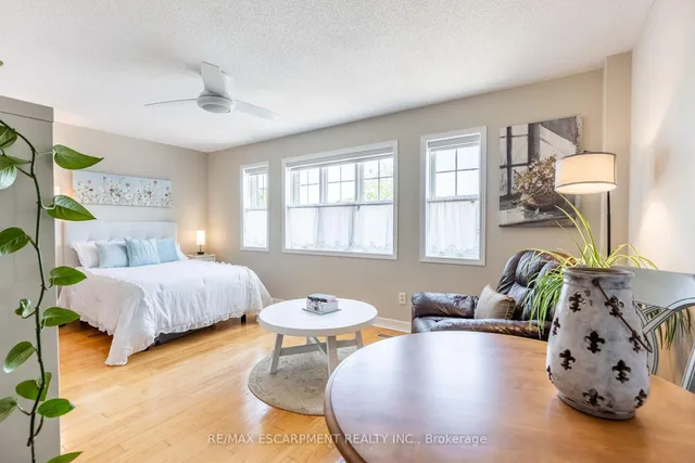 Additional image 34 of 40 Premier Rd