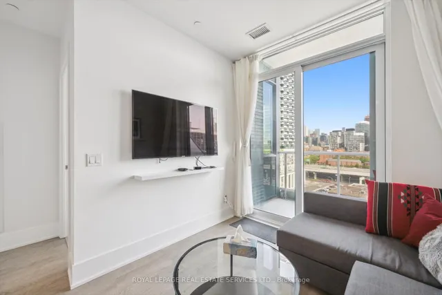 Additional image 14 of 1 Edgewater Dr Unit GPH27