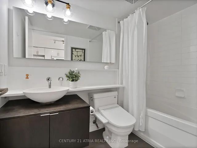 Additional image 8 of 15 Fort York Blvd Unit 1915