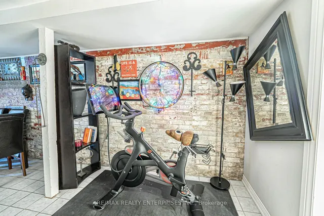 Additional image 37 of 914 Dovercourt Rd