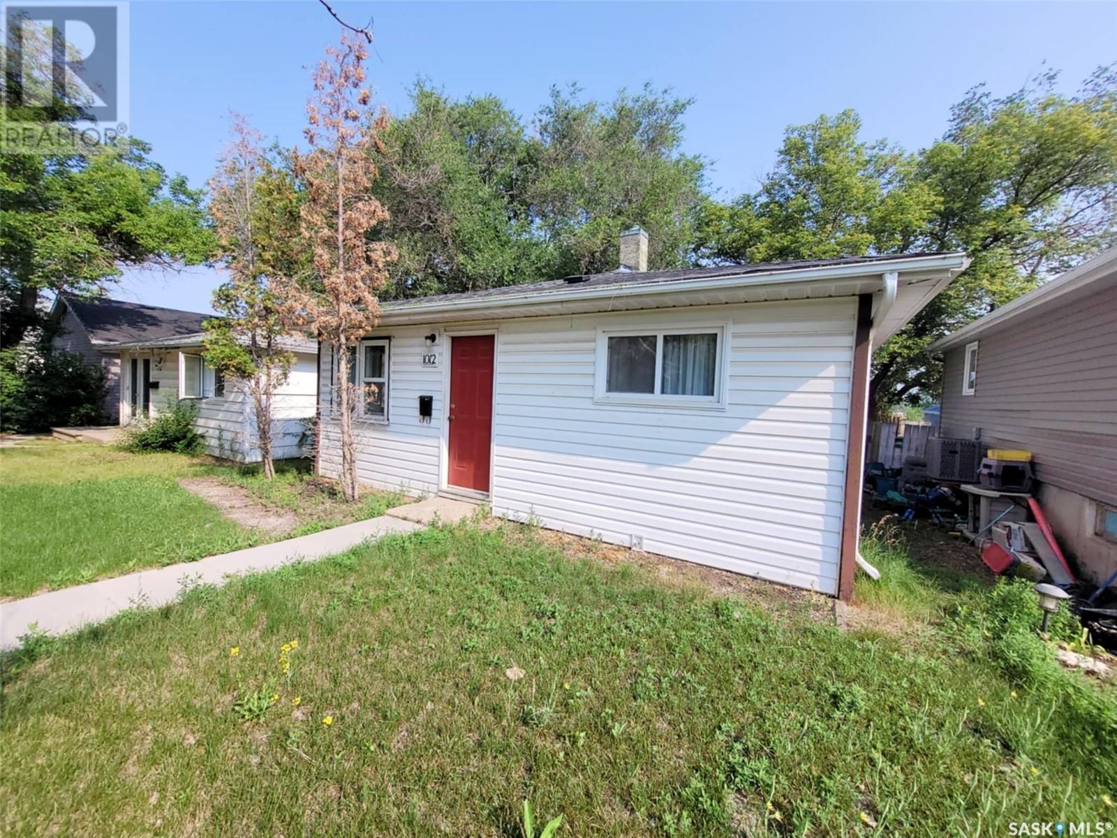 Property image for 1012 Lillooet STREET W|Moose Jaw, Saskatchewan S6H5A1
