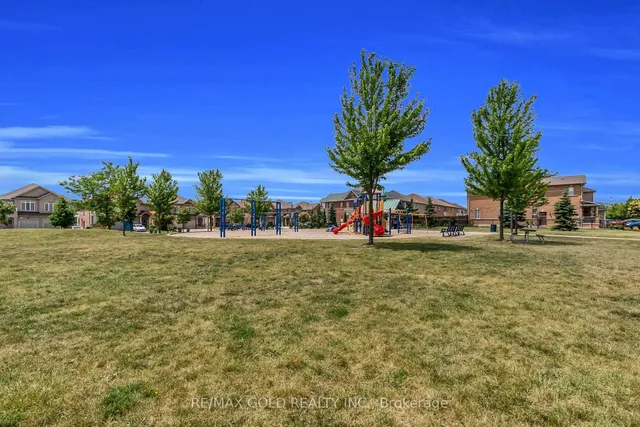 Additional image 48 of 144 Crystalview Cres