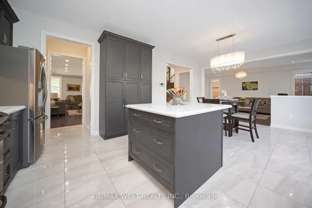 房产图片 22 - 198 Jessie Caverhill Pass