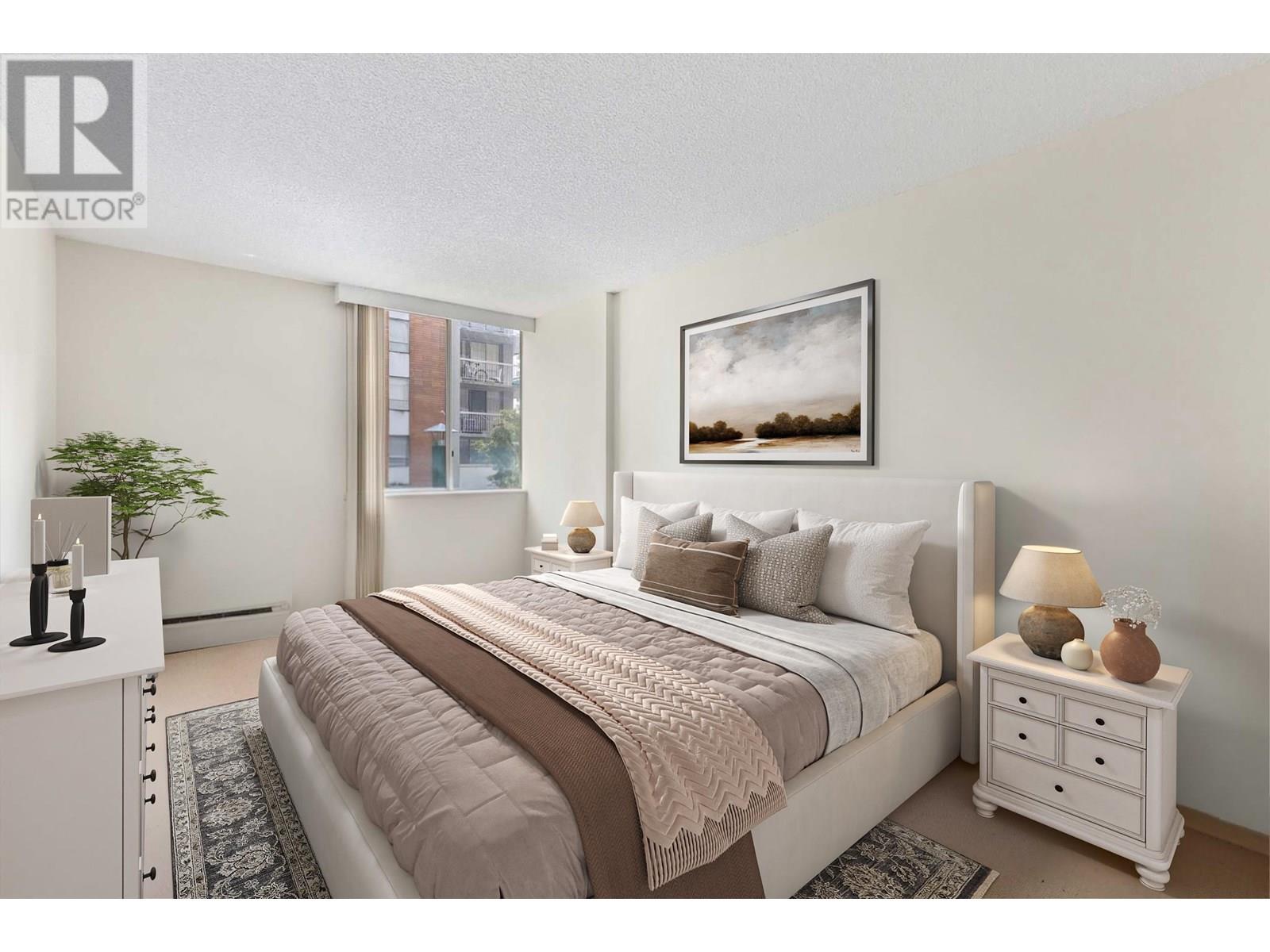 204 2016 FULLERTON AVENUE|North Vancouver, British Columbia V7P3E6