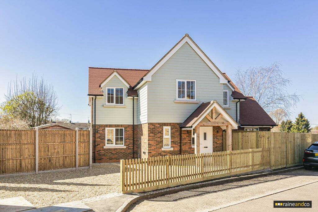 Additional image 8 of Bull Stag Green, Hatfield