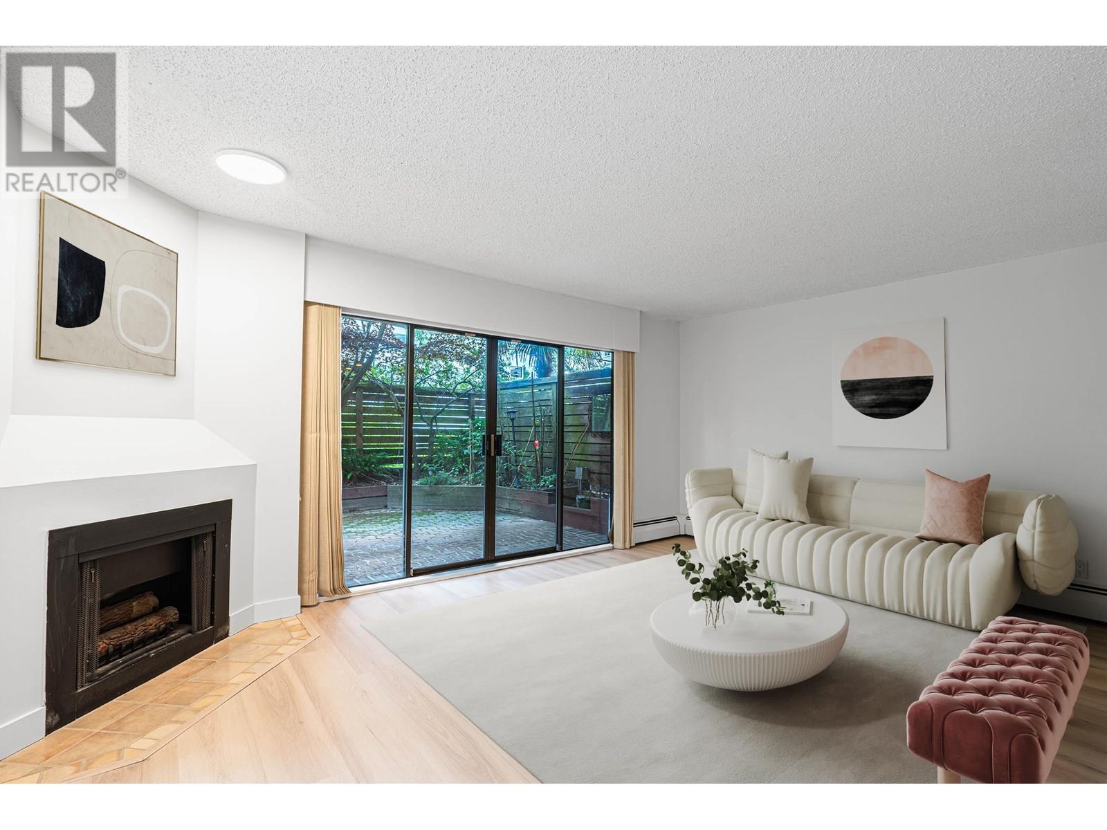 102 747 17TH STREET|West Vancouver, British Columbia V7V3T4