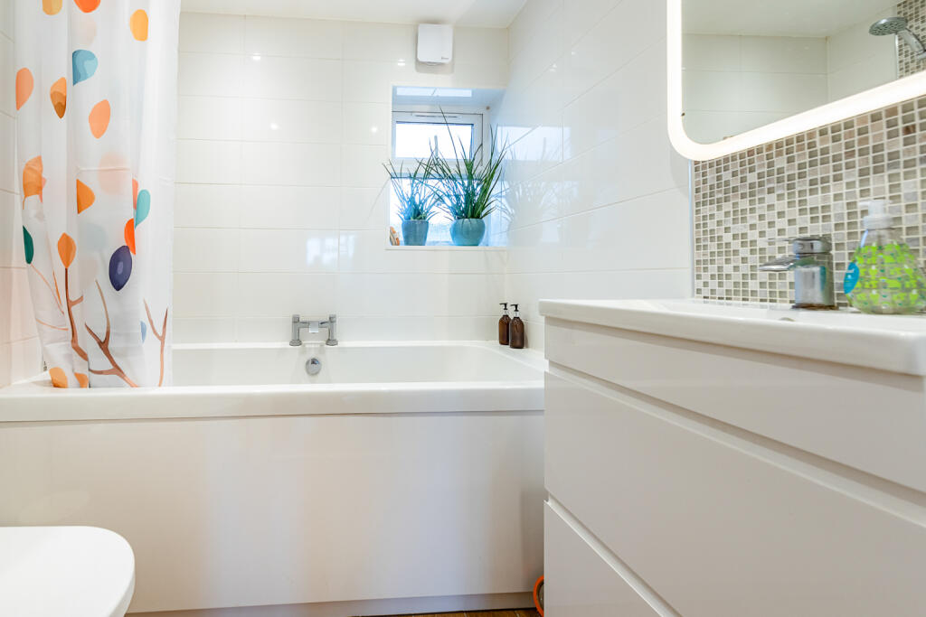 Additional image 7 of Bennetts Close, Colney Heath, St Albans, Hertfordshire, AL4