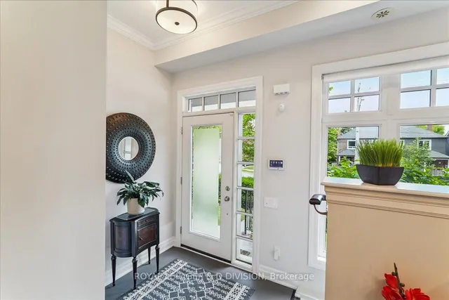 Additional image 5 of 361 Roehampton Ave