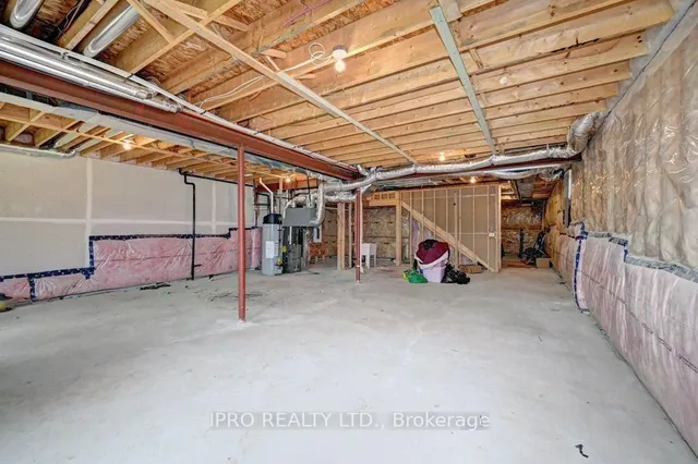 Additional image 38 of 624 Beckview Cres