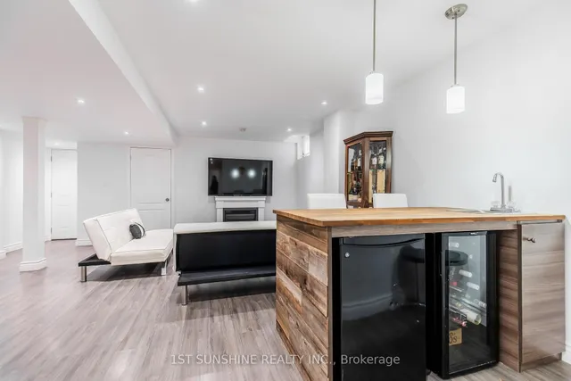 Additional image 31 of 233 SPRINGVALLEY Cres