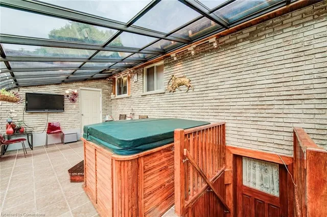 Additional image 42 of 170 Martinglen Cres