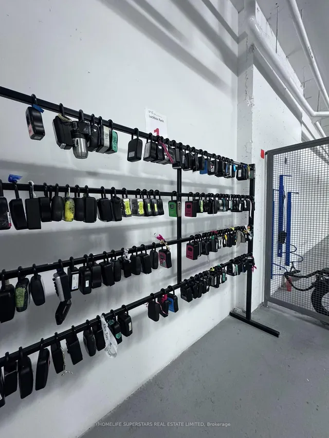 Additional image 39 of 181 Dundas St Unit 611