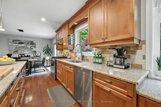 Additional image 15 of 4240 Dunvegan Rd