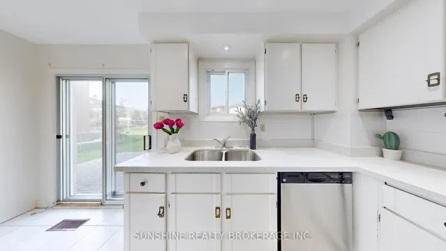 Additional image 16 of 115 Ambercroft Blvd