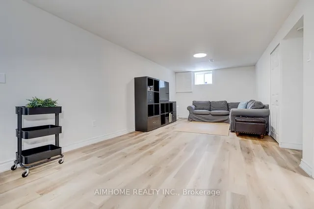 Additional image 33 of 238 KENT Cres