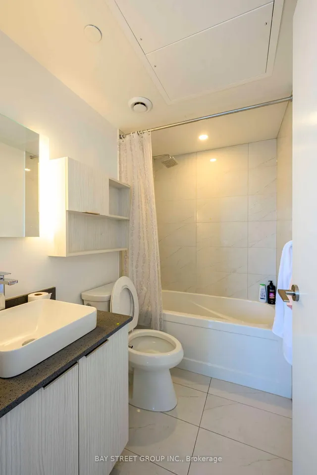 Additional image 8 of 501 Yonge St Unit 4805