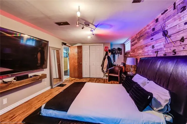 Additional image 33 of 170 Martinglen Cres