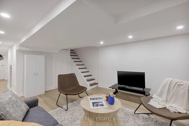 Additional image 30 of 21 West Lynn Ave