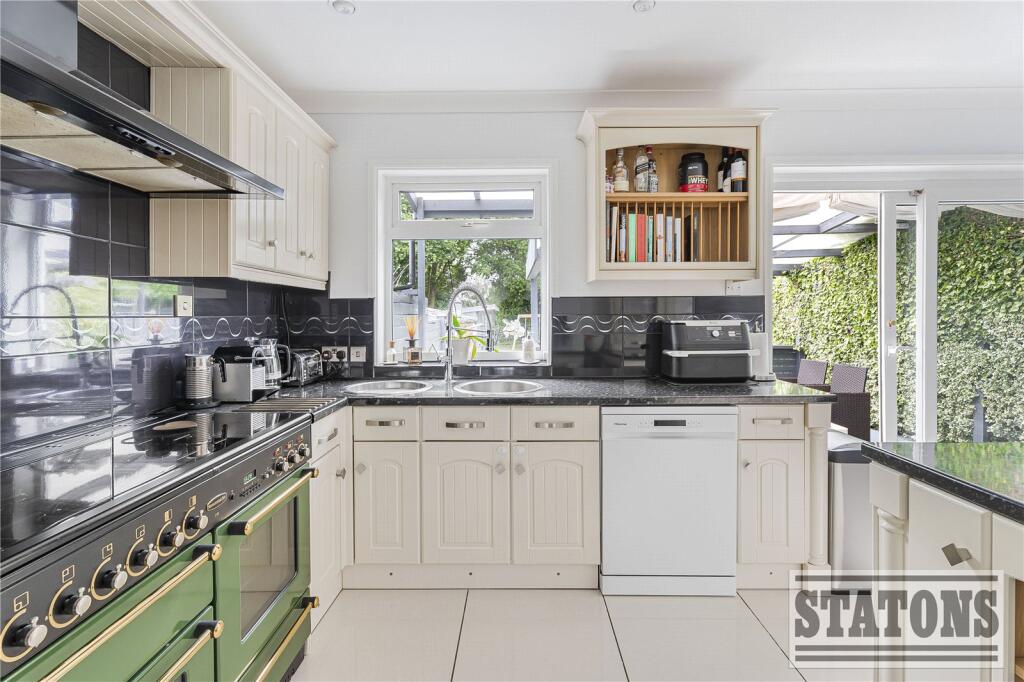 Additional image 9 of Westland Drive, Brookmans Park, Hertfordshire, AL9