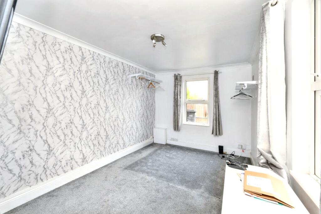 Additional image 6 of Flat D, 25 Cambridge Road, St. Albans, Hertfordshire, AL1 5LH