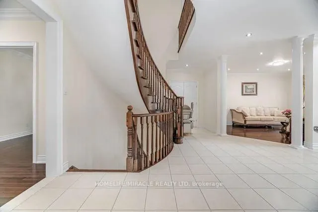 Additional image 35 of 2373 Rideau Dr