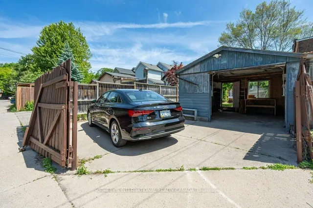 Additional image 30 of 692 Woodbine Ave