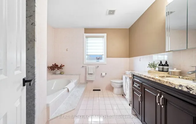 Additional image 37 of 4231 Highgate Cres