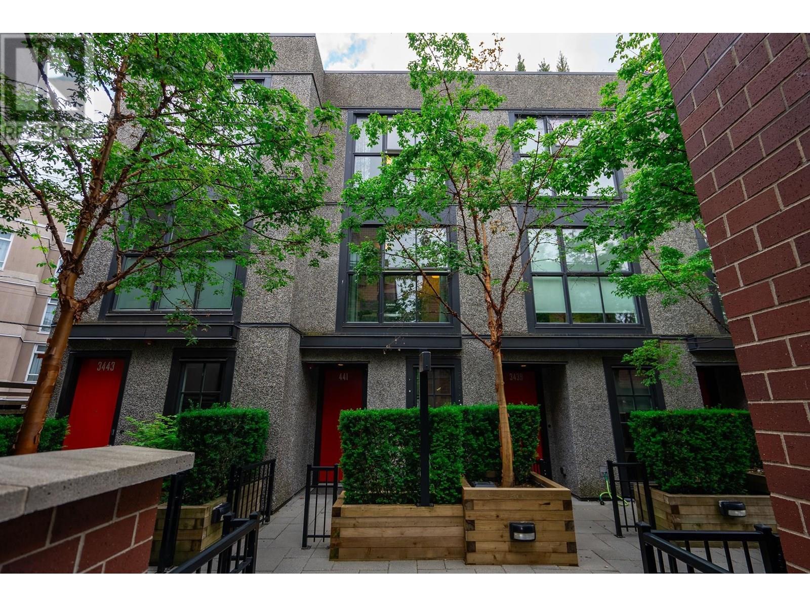 3441 PORTER STREET|Vancouver, British Columbia V5N4H2