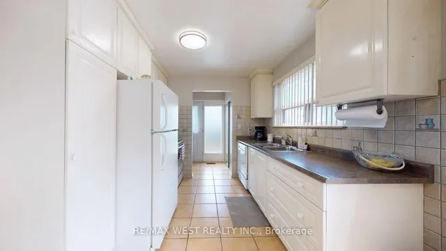 Additional image 9 of 12 Franson Cres