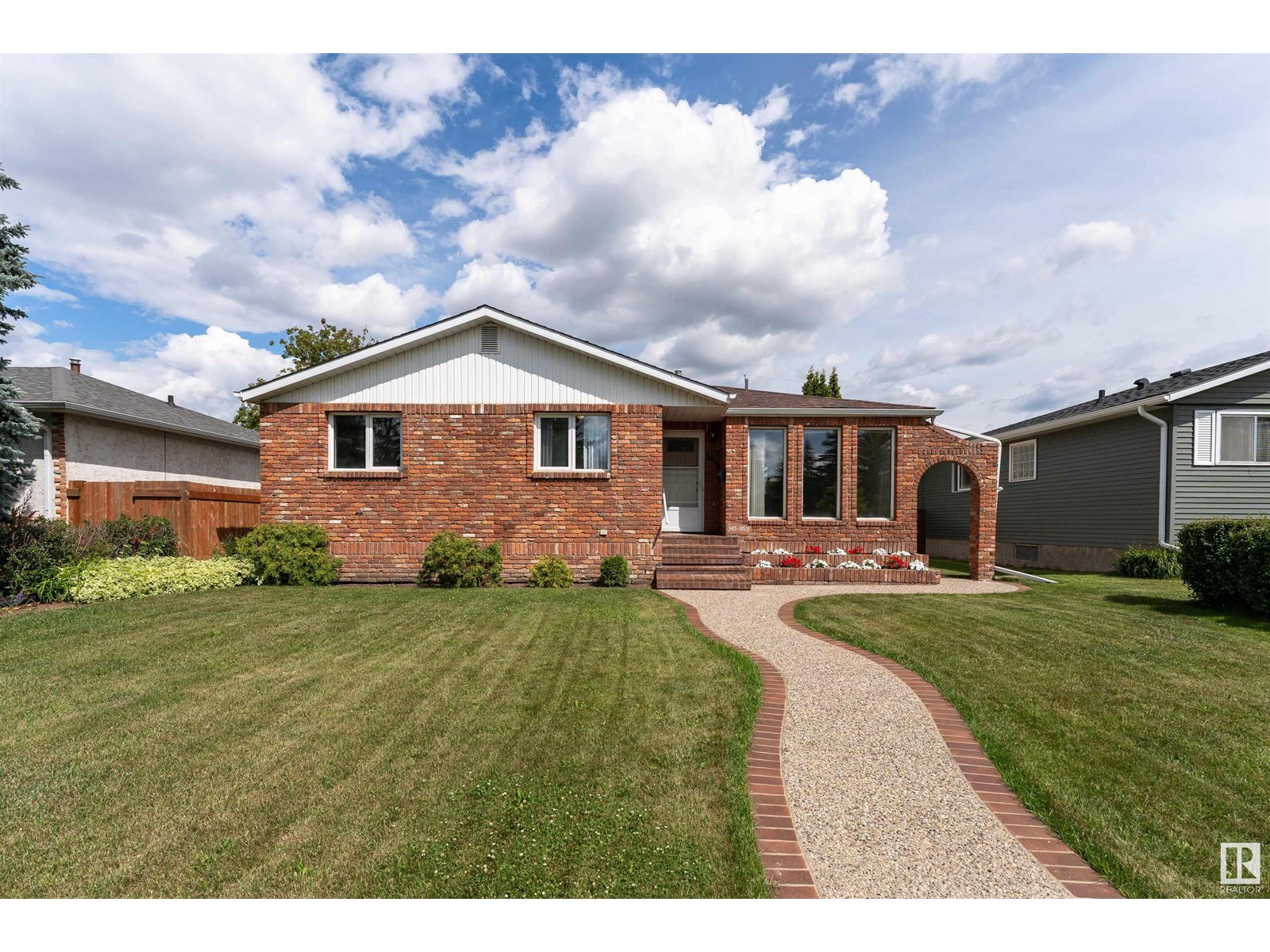 5415 105 ST NW|Edmonton, Alberta T6H2M7