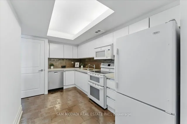 Additional image 16 of 2045 Lake Shore Blvd Unit 1605